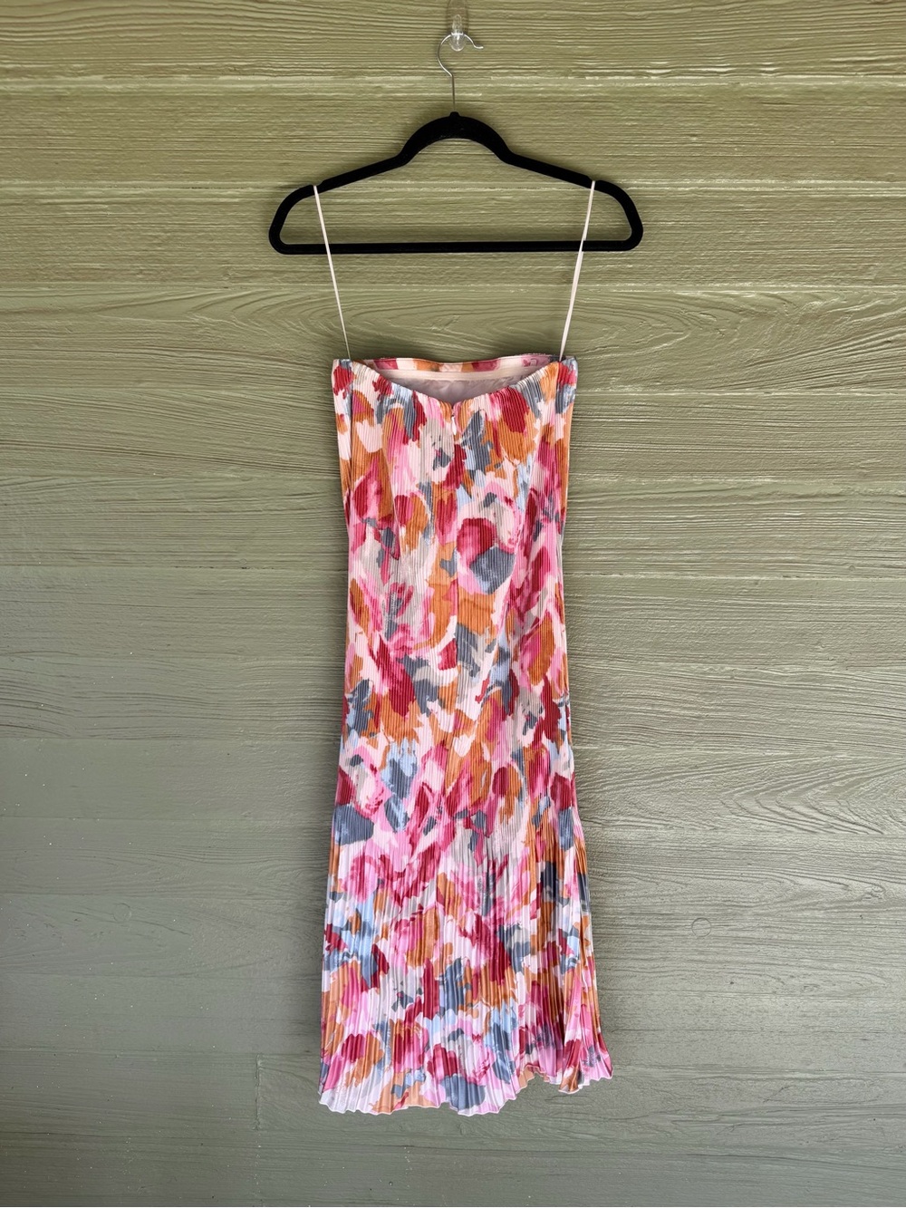 The A&F Giselle Pleat Release Midi Dress in Pink Pattern - Picture 2 of 9
